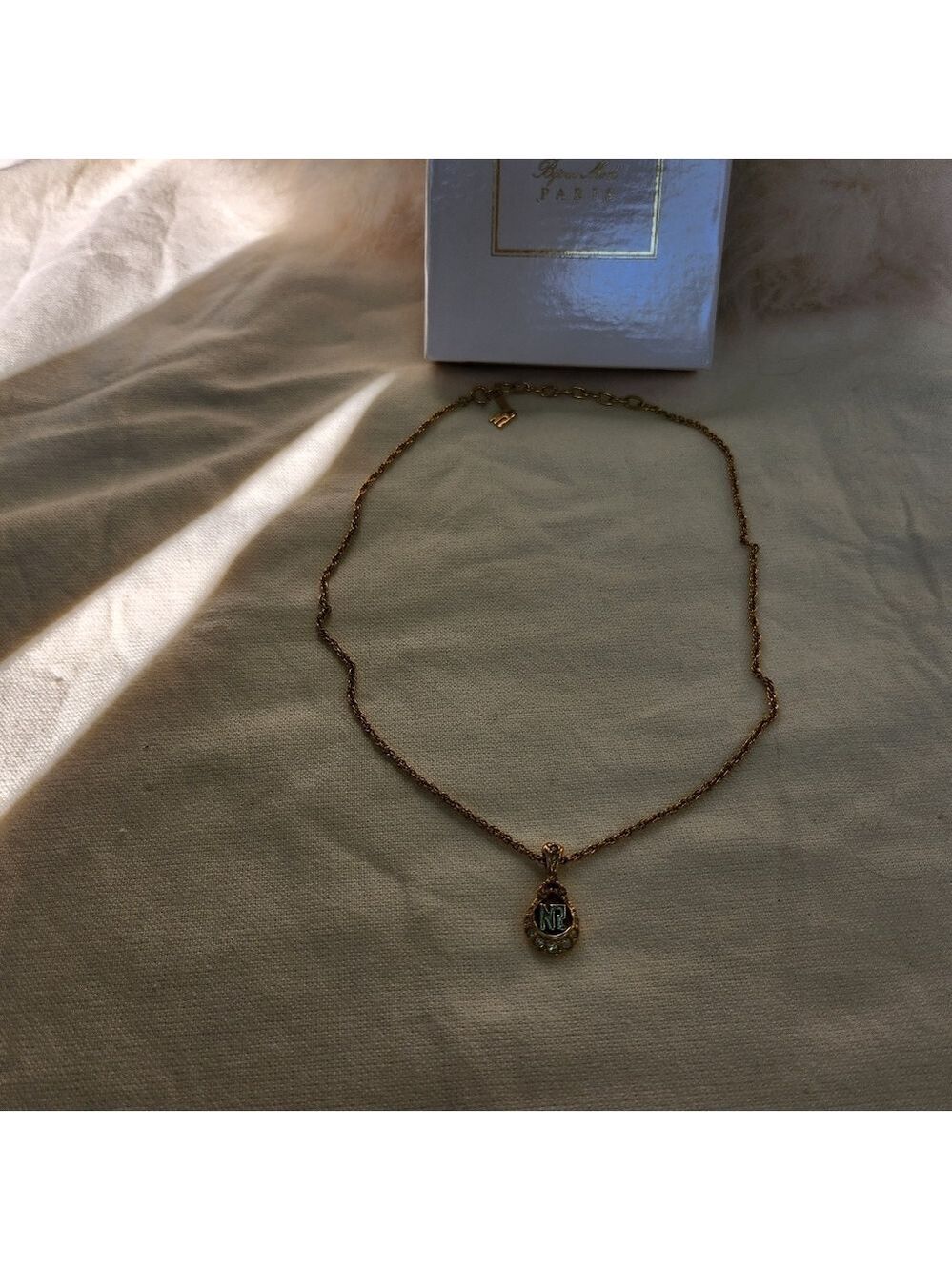 Nina Ricci Gold Tone Rhinestone pendant signed - Picture 4 of 14